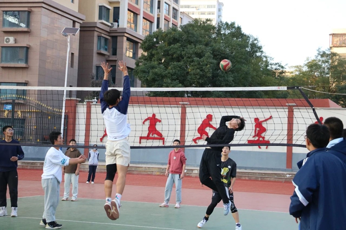 在欧冠等顶