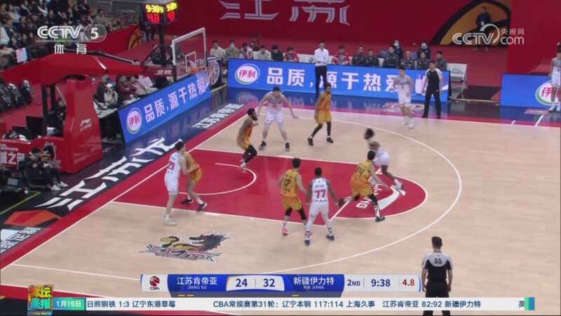 引发了足球